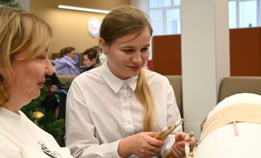 Мастер-класс по плетению Елецкого кружева ко Дню матери пройдёт в МФЦ Ельца