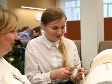 Мастер-класс по плетению Елецкого кружева ко Дню матери пройдёт в МФЦ Ельца