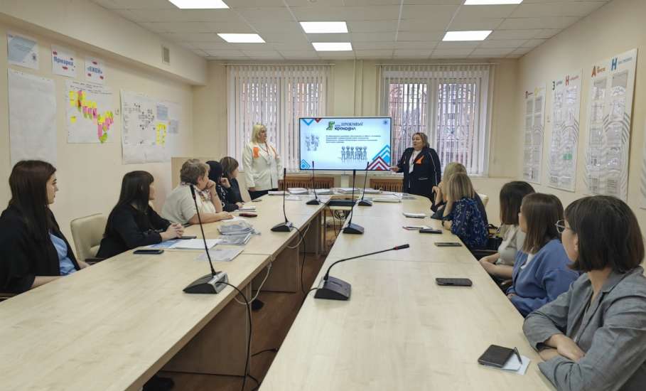 Представителей муниципальных образовательных организаций города Ельца обучали в Липецке бережливым технологиям