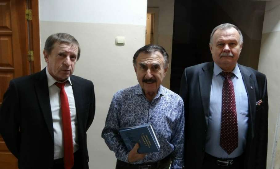 Леонид Каневский приехал в Липецк и получил подарок