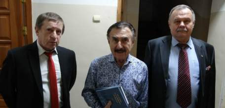 Леонид Каневский приехал в Липецк и получил подарок