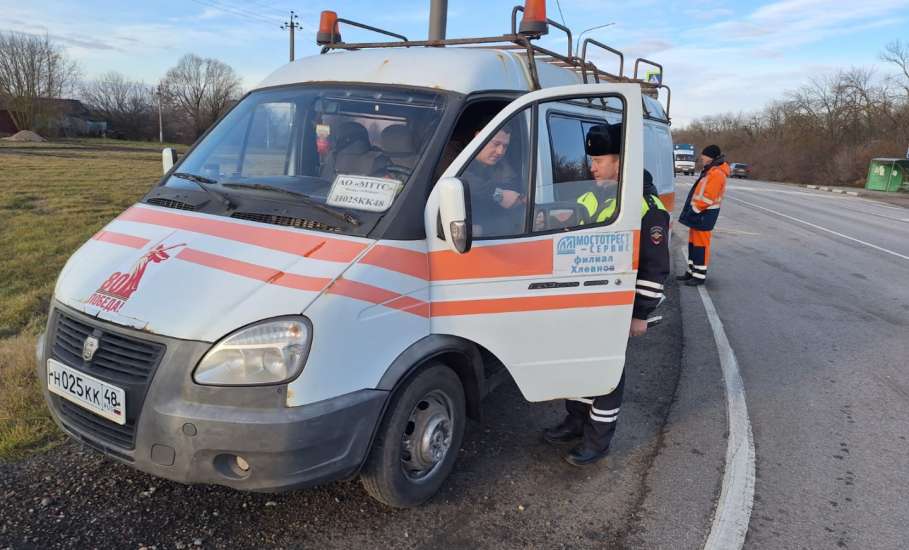Сотрудники Госавтоинспекции совместно с дорожной службой напоминают пешеходам о важности соблюдения правил безопасного поведения на дороге!