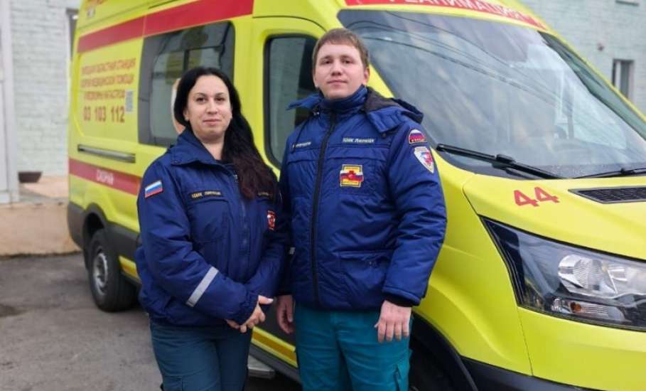 Сотрудники скорой помощи Ельца спасли целую семью!
