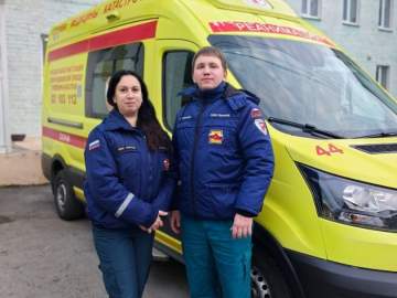 Сотрудники скорой помощи Ельца спасли целую семью!