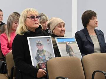 Сегодня в администрации городского округа город Елец состоялась торжественная церемония вручения государственных наград Героям города Воинской Славы Ельца