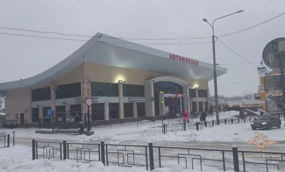 Вахтовик из Липецкой области забыл в автобусе чемодан с полумиллионом рублей и золотом!