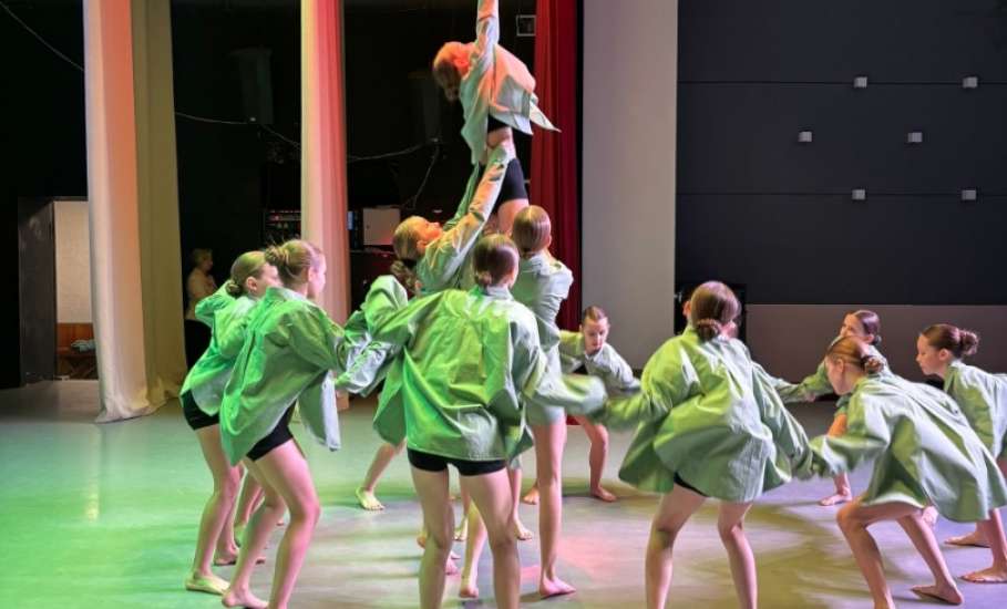 28 ноября в ДК Железнодорожников состоялся праздничный концерт ОХК &laquo;Росинка&raquo; &laquo;Главное слово в каждой судьбе&raquo;, посвящённый Дню Матери!