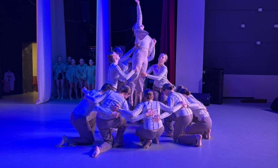 28 ноября в ДК Железнодорожников состоялся праздничный концерт ОХК &laquo;Росинка&raquo; &laquo;Главное слово в каждой судьбе&raquo;, посвящённый Дню Матери!