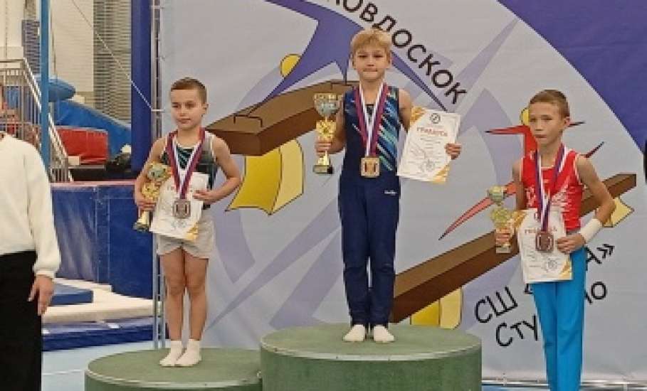 С 25 по 28 ноября в городе Ступино Московской области прошли ежегодные межрегиональные соревнования по спортивной гимнастике "Только в доскок"