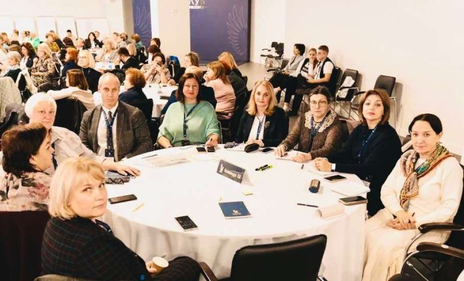 На сессию «Клуба директоров» в Севастополь приехал директор гимназии № 11 города Ельца