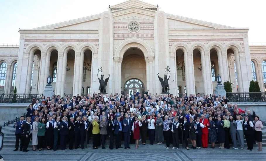 На сессию «Клуба директоров» в Севастополь приехал директор гимназии № 11 города Ельца