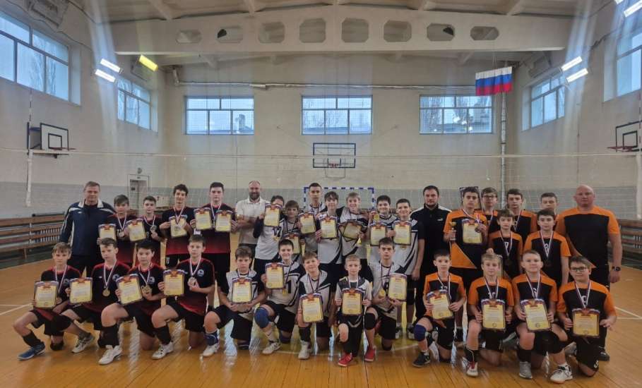 28-30 ноября в спортивном зале ЕТЖТ - филиал РГУПС прошло открытое первенство спортивной школы №1 по волейболу среди юношей 2013-2014 г.р.