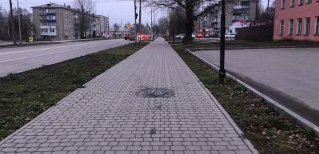 По улице Коммунаров новый провал плитки, рядом с МФЦ!