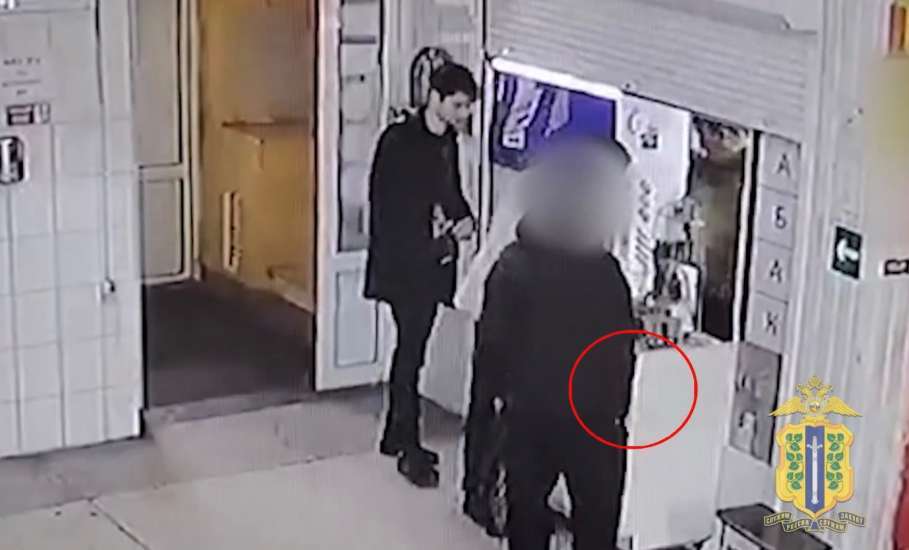 Житель Усманского района похитил денежные средства из табачной лавки, чтобы купить своей девушке цветы