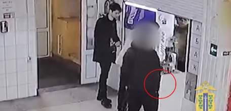 Житель Усманского района похитил денежные средства из табачной лавки, чтобы купить своей девушке цветы