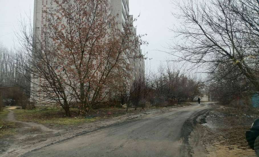 По улице Черокманова в Ельце наконец засыпали ямы и сделали проезд!