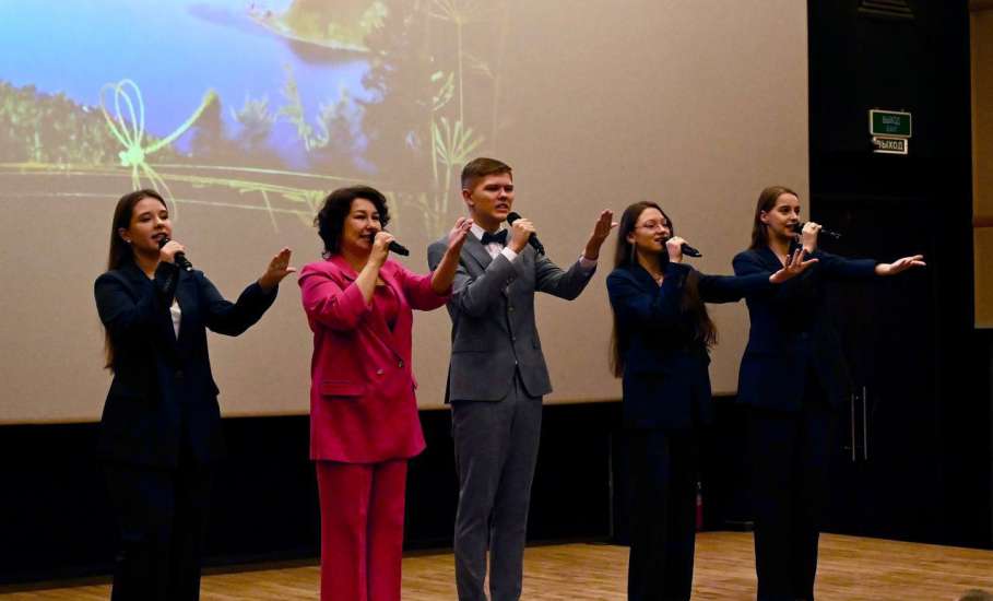 Сегодня в кинотеатре «Прожектор» состоялся слёт «Вахта памяти Героев», посвящённый Елецкой наступательной операции