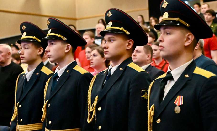 Сегодня в кинотеатре «Прожектор» состоялся слёт «Вахта памяти Героев», посвящённый Елецкой наступательной операции