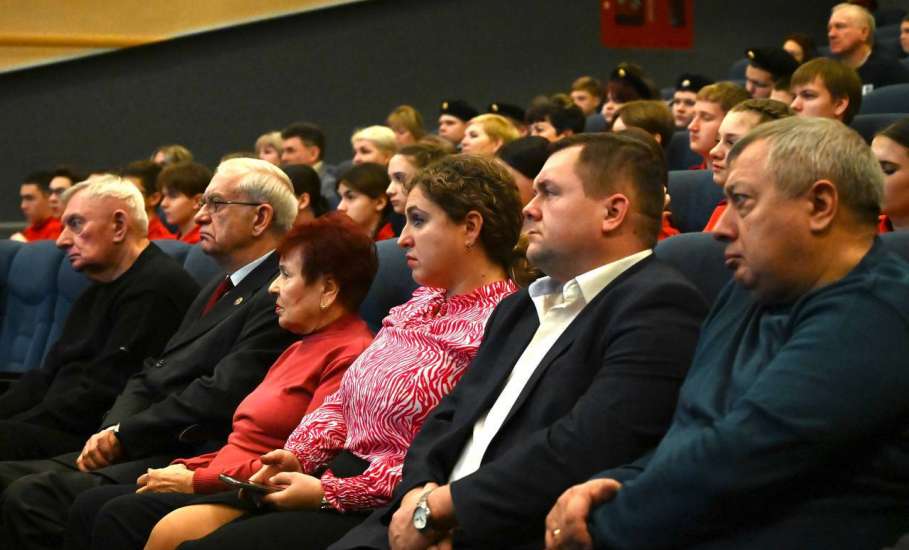 Сегодня в кинотеатре «Прожектор» состоялся слёт «Вахта памяти Героев», посвящённый Елецкой наступательной операции