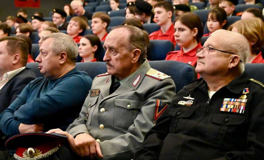 Сегодня в кинотеатре «Прожектор» состоялся слёт «Вахта памяти Героев», посвящённый Елецкой наступательной операции