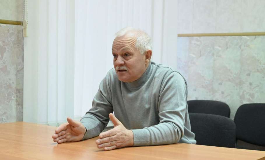 Сегодня провел личный прием граждан заместитель главы администрации городского округа города Ельца Денис Кирьянов