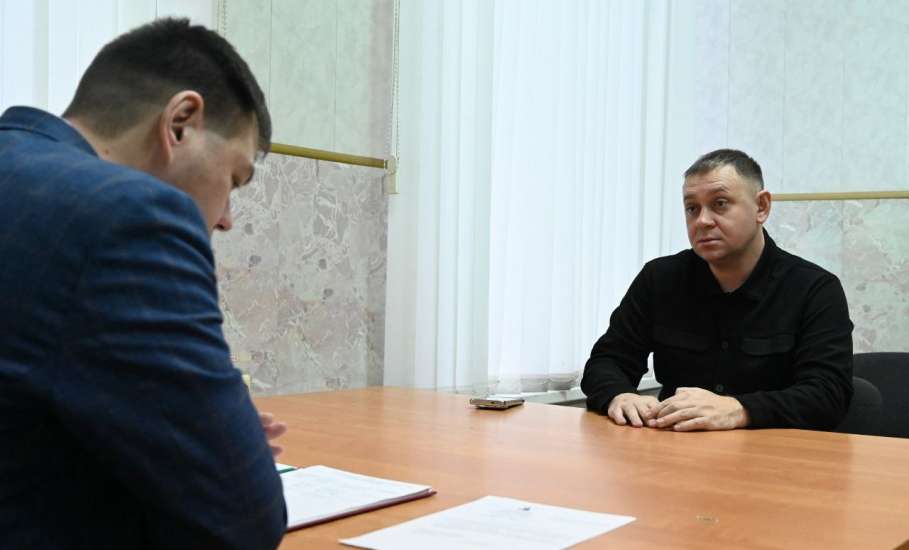 Сегодня провел личный прием граждан заместитель главы администрации городского округа города Ельца Денис Кирьянов