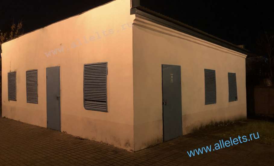 Туалет в Горсаду Ельца сегодня на замке, а в Детском парке - без света!