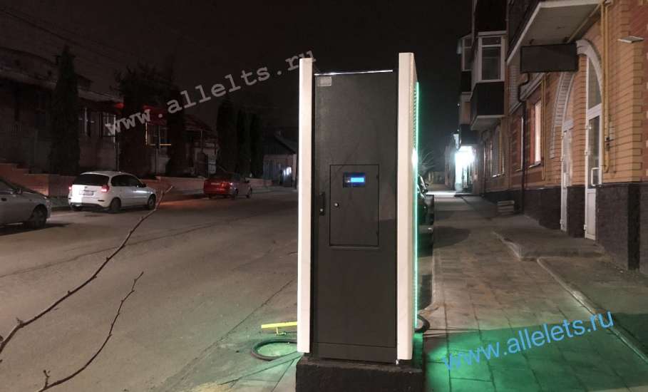 Что за «бензоколонка» при дороге появилась в центре Ельца!