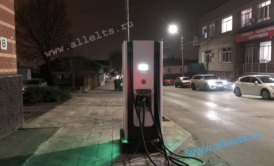 Что за «бензоколонка» при дороге появилась в центре Ельца!