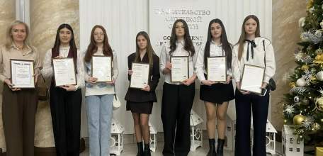 4 декабря в Правительстве Липецкой области состоялась торжественная церемония награждения победителей региональных конкурсов по выборной тематике