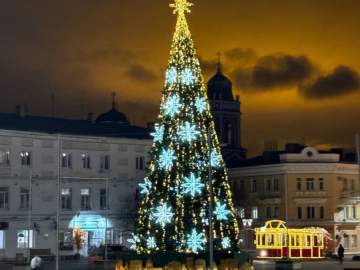 Технический пуск огней на главной новогодней красавице города