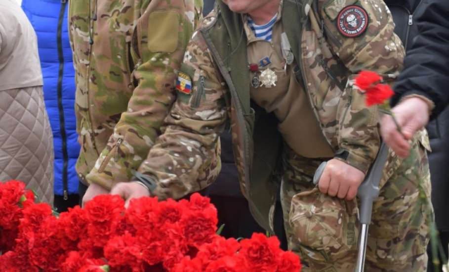 Сегодня у мемориального комплекса «Знамя Победы» прошёл торжественный митинг