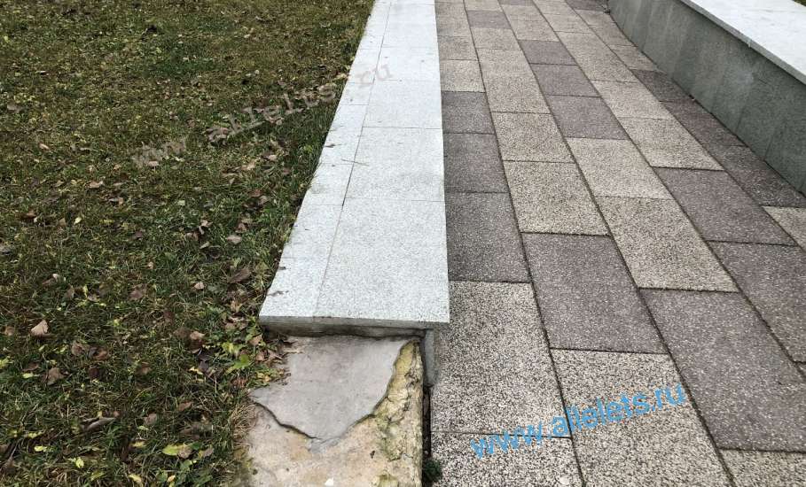 Состояние сквера Бунина и Соломенцева вызывает давно вопросы у жителей Ельца!