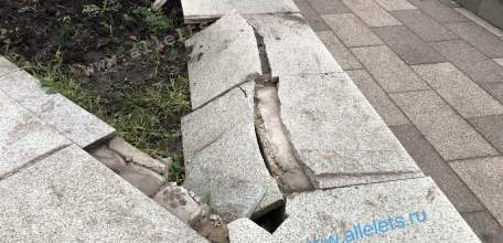 Состояние сквера Бунина и Соломенцева вызывает давно вопросы у жителей Ельца!