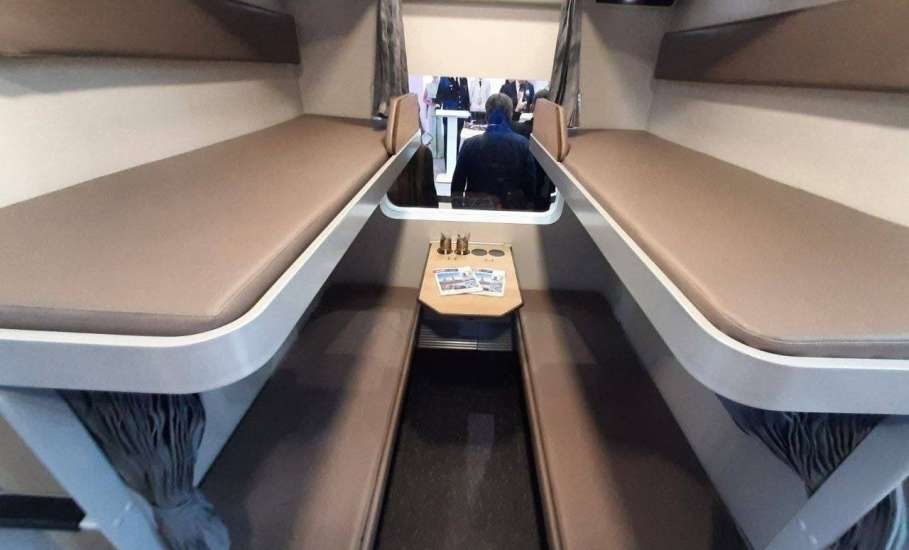 РЖД представили обновлённый плацкартный вагон — и он заметно отличается от того, к чему привыкли пассажиры