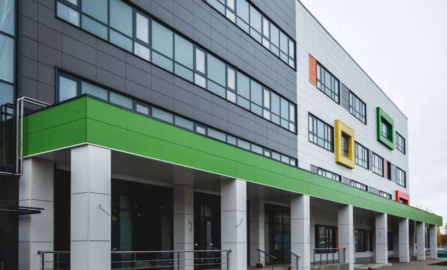 Губернатор Игорь Артамонов побывал на стройке, которая изменит детское здравоохранение всего нашего региона