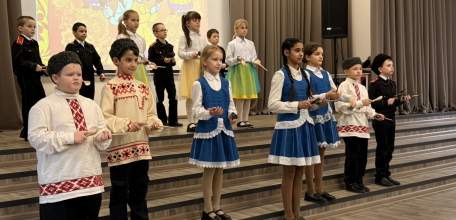 В МБОУ "СШ №8 г. Ельца" в казачьих классах состоялся особенный праздник — "День матери-казачки"