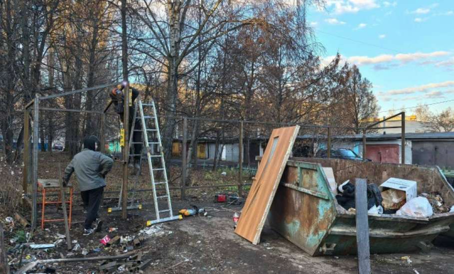 В Ельце по двум адресам провели реконструкцию контейнерных площадок