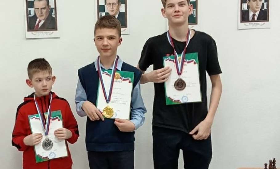 С 3 по 5 декабря в шахматном классе Дворца спорта имени Александра Петрова состоялось открытое первенство МБУДО "Спортивная школа №1" 2025 года по шахматам