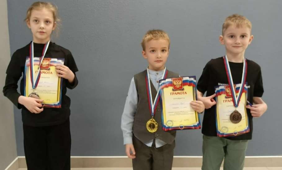 С 3 по 5 декабря в шахматном классе Дворца спорта имени Александра Петрова состоялось открытое первенство МБУДО "Спортивная школа №1" 2025 года по шахматам