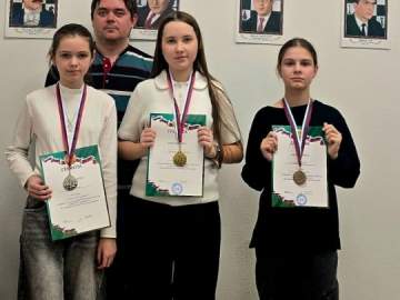 С 3 по 5 декабря в шахматном классе Дворца спорта имени Александра Петрова состоялось открытое первенство МБУДО "Спортивная школа №1" 2025 года по шахматам