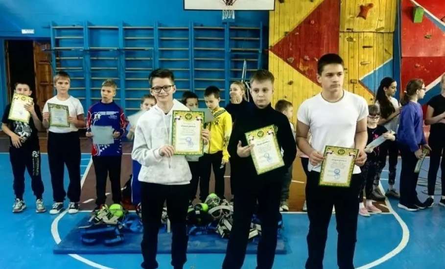 Первенство города Ельца по скалолазанию на искусственном рельефе состоялось в Ельце