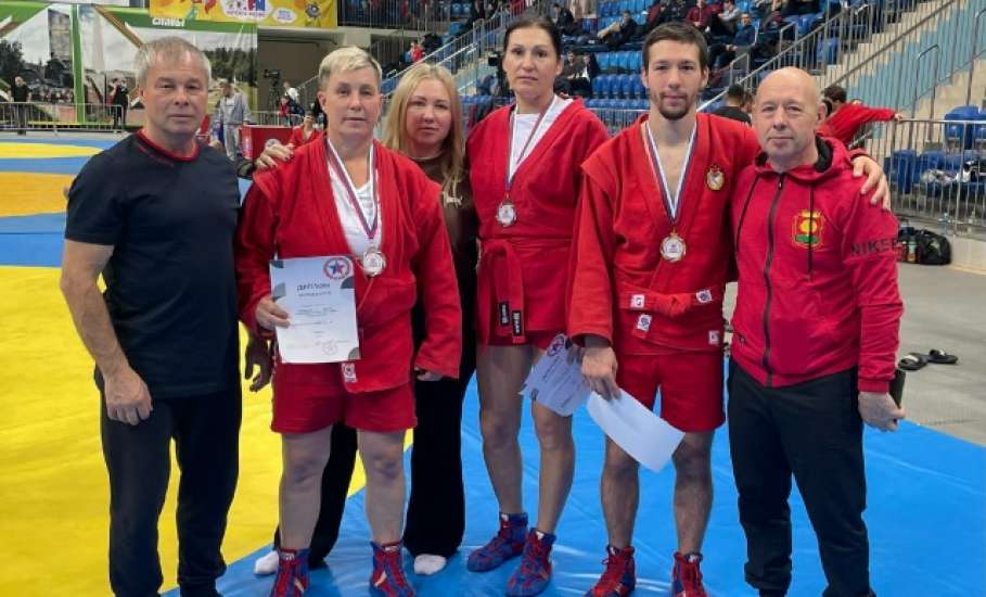 6 декабря в г.Брянск проходил Чемпионат ЦФО по самбо среди мужчин и женщин. Елецкий спортсмен привёз золотую медаль!