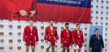 6 декабря в г.Брянск проходил Чемпионат ЦФО по самбо среди мужчин и женщин. Елецкий спортсмен привёз золотую медаль!