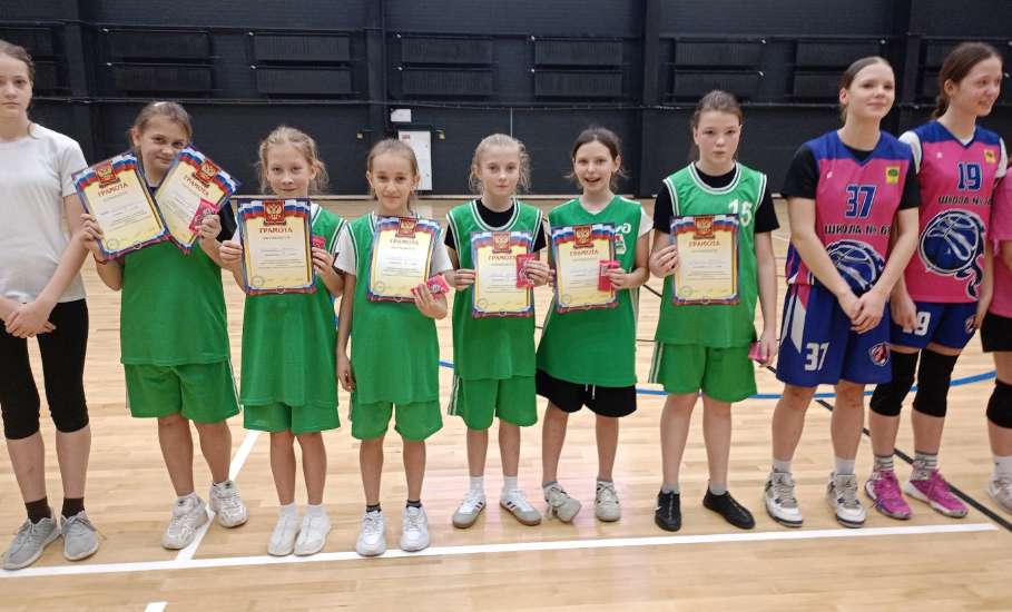 5 и 6 декабря во Дворце спорта имени Александра Петрова состоялся открытый турнир по баскетболу среди юношей и девушек 2013 г.р. и моложе
