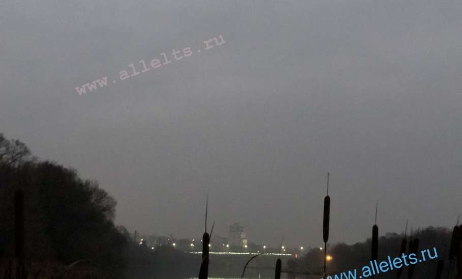 Елец третьи сутки окутывает туман