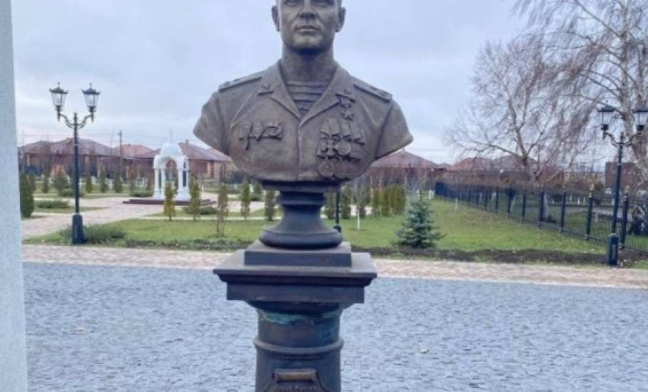 Бюст Героя России родом из Ельца, установили в городе Михайловске Ставропольского края