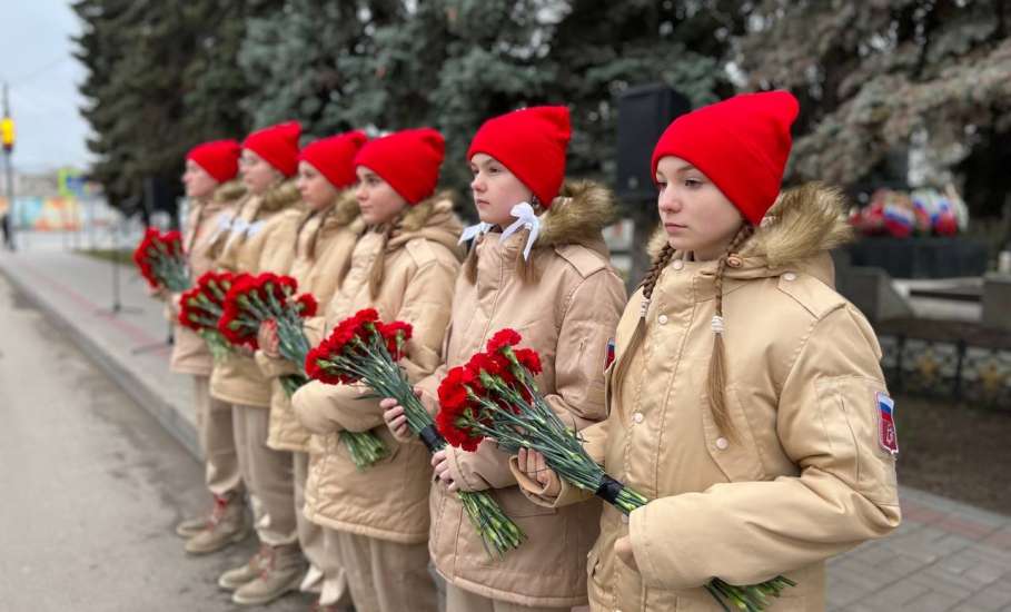 В День Героев Отечества и годовщину освобождения Ельца от немецко-фашистских захватчиков традиционно прошли мероприятия, посвященные всем защитникам нашей Родины