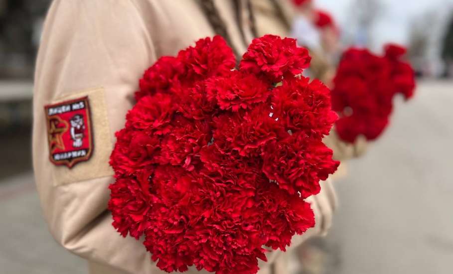 В День Героев Отечества и годовщину освобождения Ельца от немецко-фашистских захватчиков традиционно прошли мероприятия, посвященные всем защитникам нашей Родины