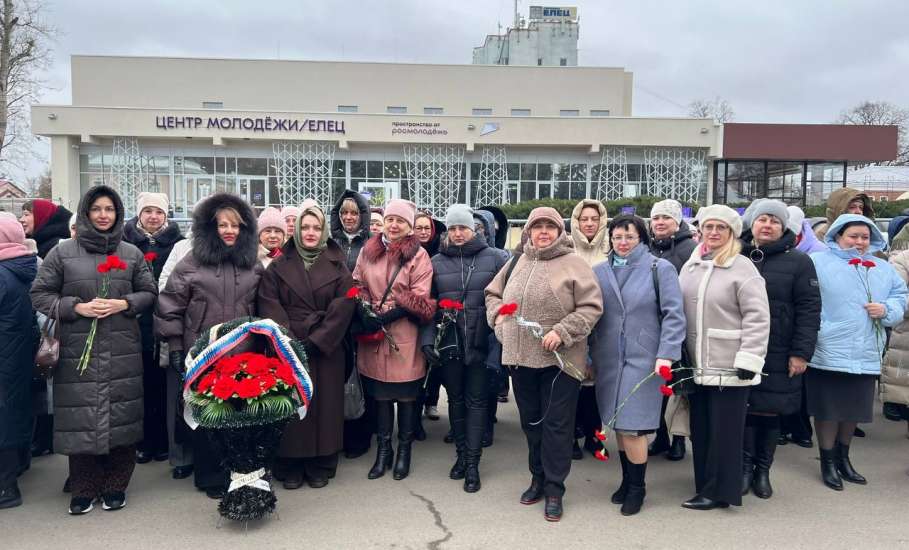 В День Героев Отечества и годовщину освобождения Ельца от немецко-фашистских захватчиков традиционно прошли мероприятия, посвященные всем защитникам нашей Родины